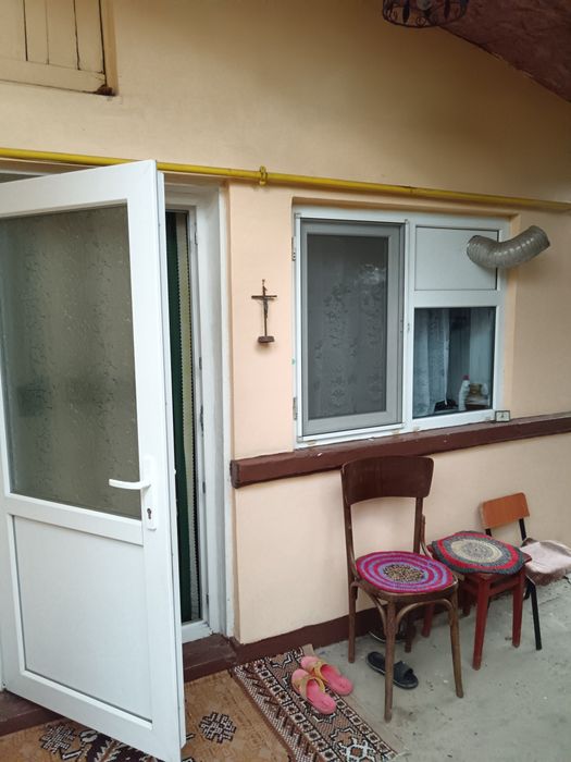 Vind casă zona Ploieștiori , preț 82700 euro.
