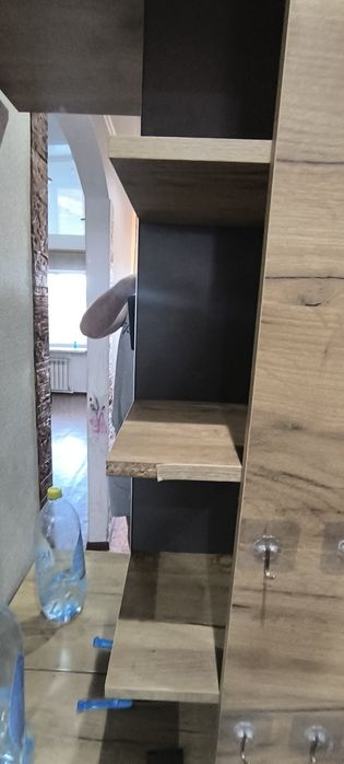 Вешалка, шкафчики, прихожая