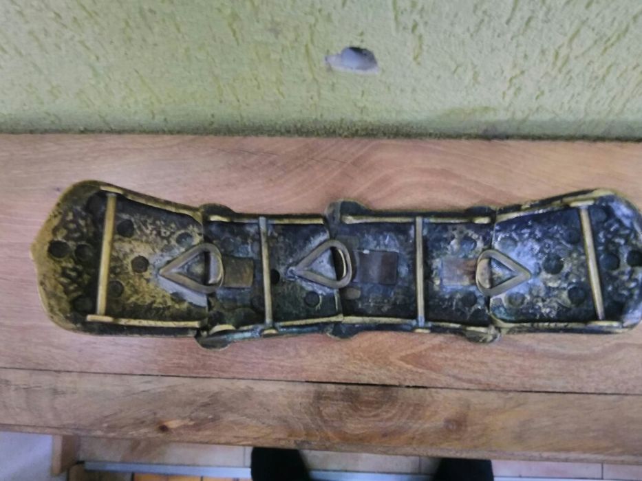 Продавам антикварни бронзови пафти с емайл