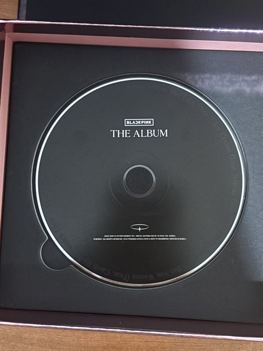 BLACKPINK  THE ALBUM
Без забележки, само е отварян 
 Фотокнига с твърд