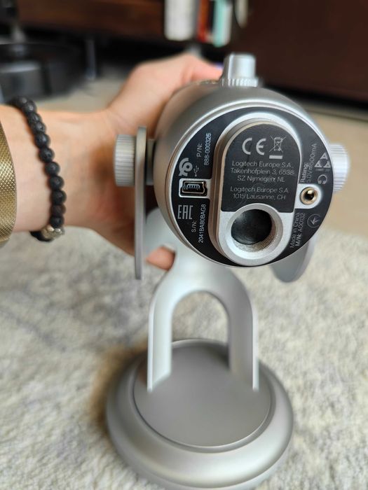 Logitech Blue Yeti USB микрофон, сребрист, регулируема стойка, за запис и стрийминг