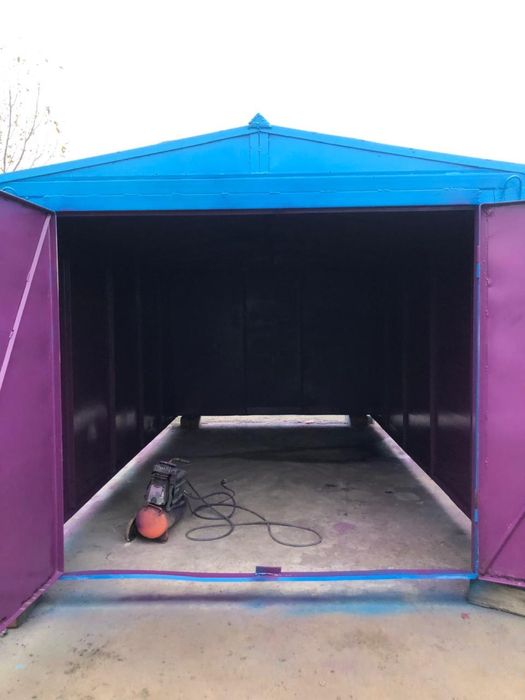 Железный гараж для машины