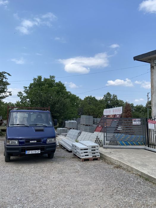 Услуги с тристранен самосвал и мини багер,хамалски услуги