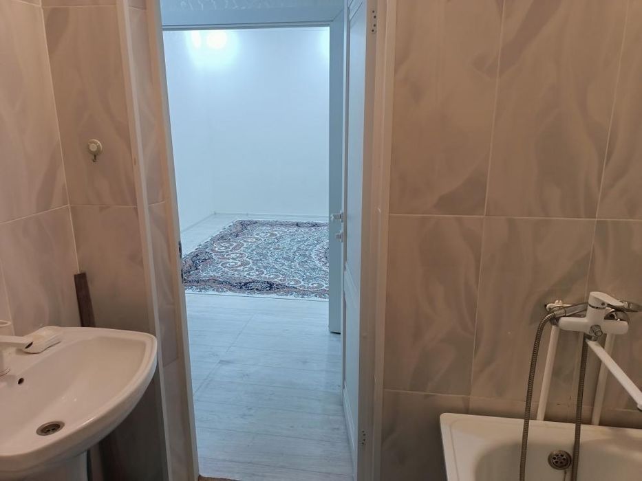 Батыс 2, 29 дом возле автоцон