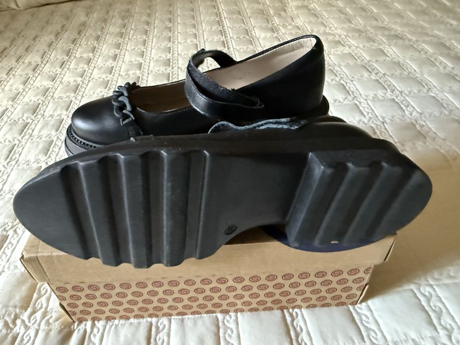 Туфли новые размер 38 на 37