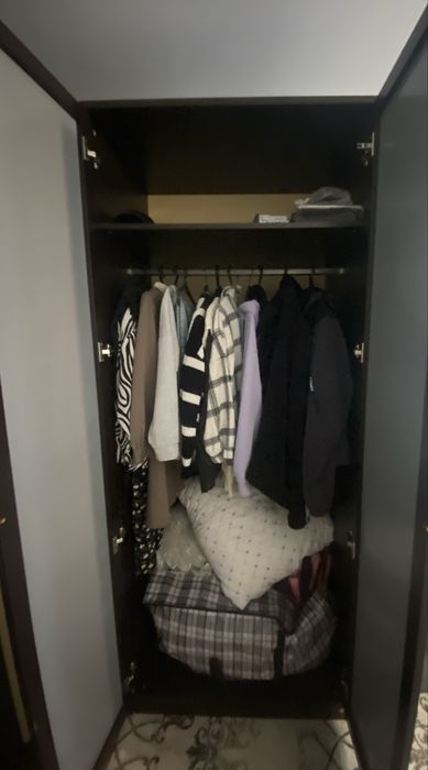 Продам угловой шкаф и камод