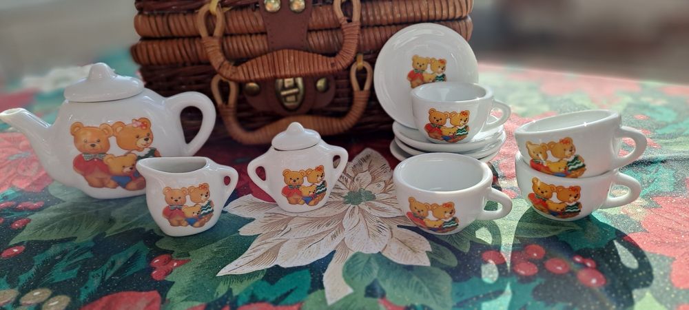 Порцеланов кукленски сервиз