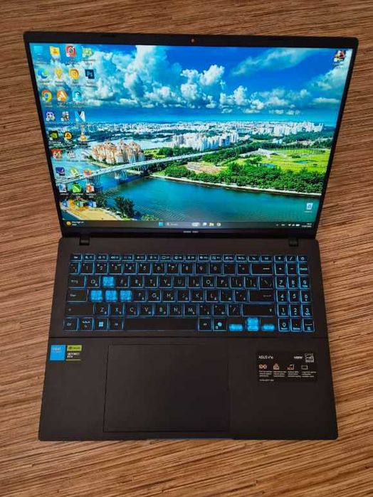 Игровой ноутбук Asus V16