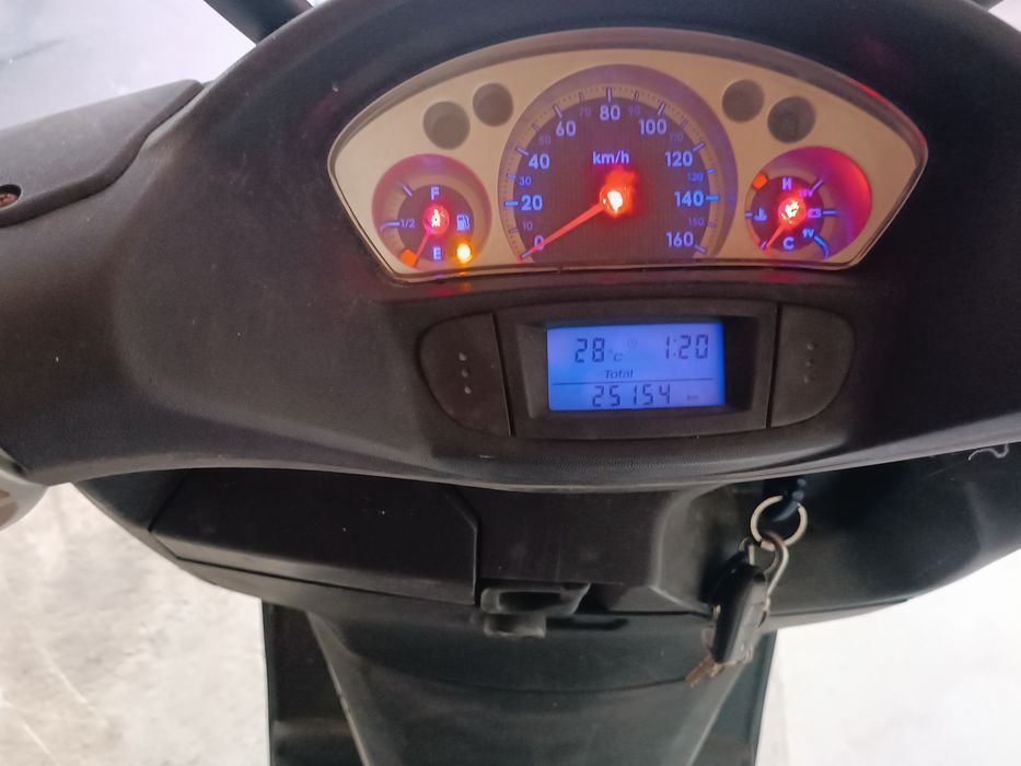 Scurter Yamaha xc vrsity 300