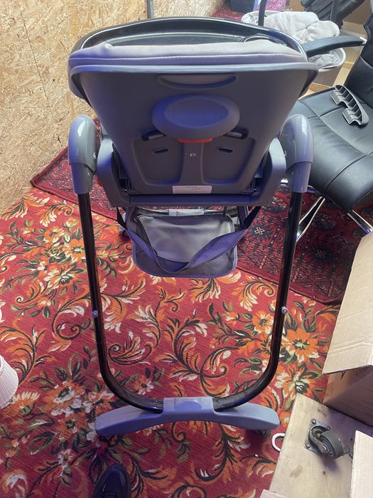 Детский столик для кормления.