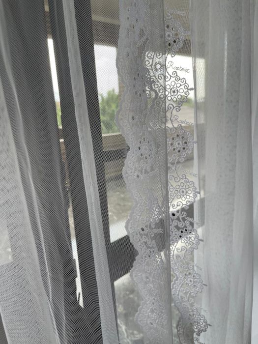 Тюль для окна у лестницы