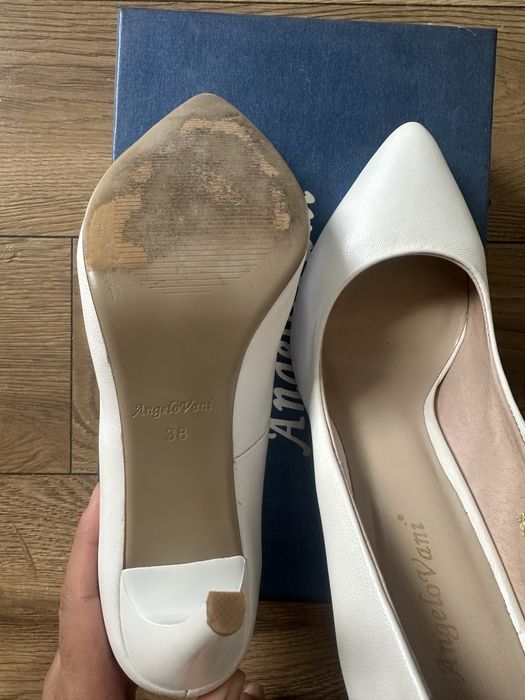 Белые кожанные туфли