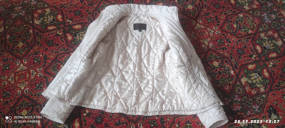 Продам куртку демисезонную.