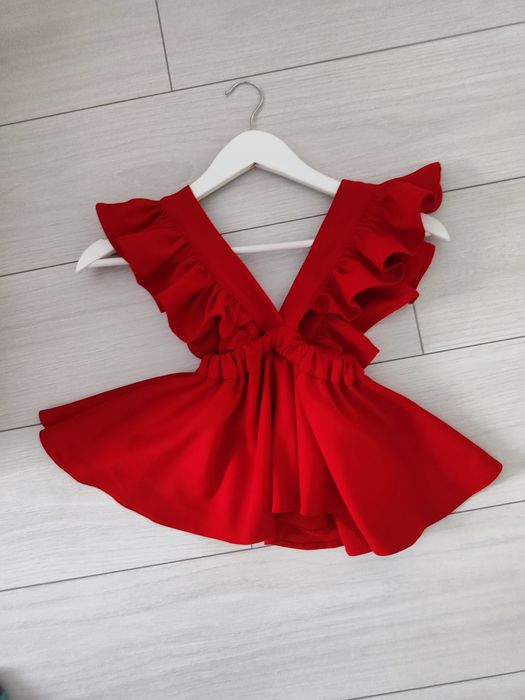 Fusta rosie cu bretele pentru Craciun