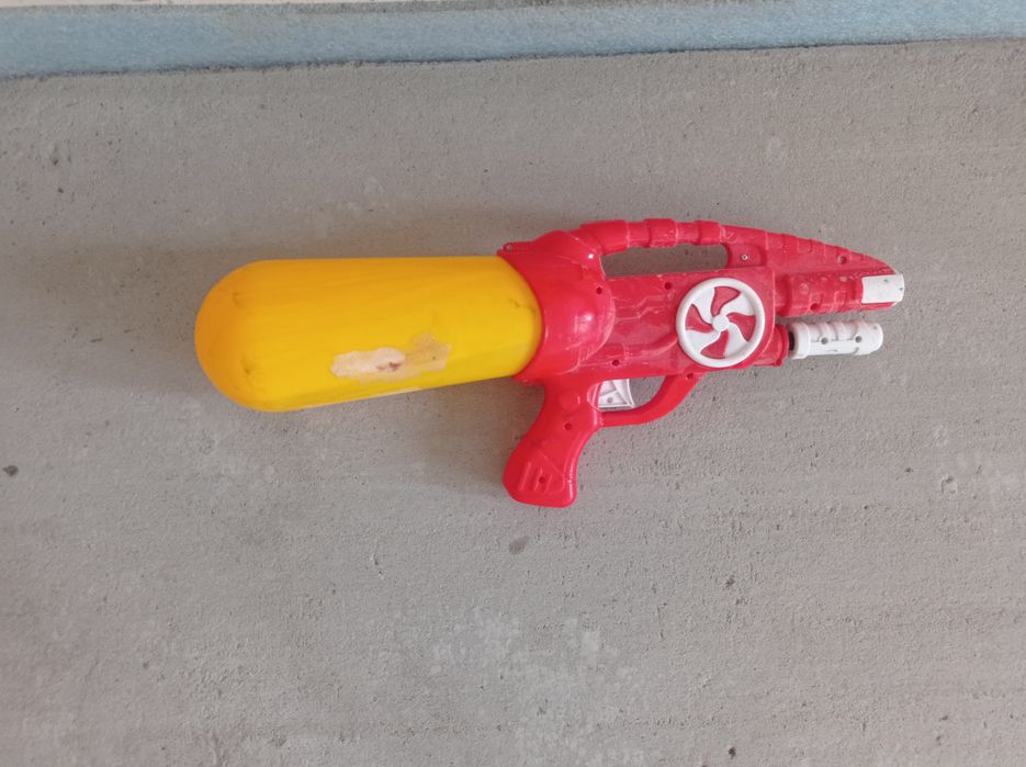 Продам брызгалку детскую