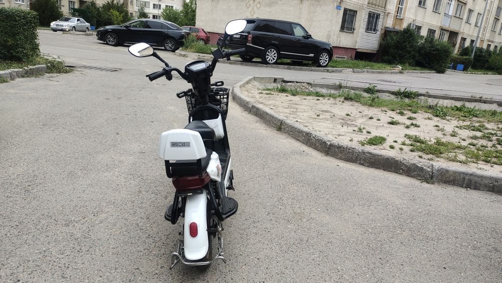 Скутер пачти новый.