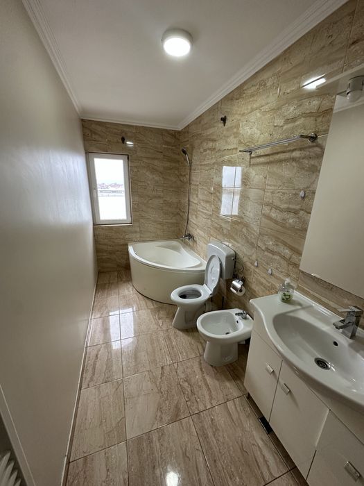 Inchiriez apartament 2 camere decomandat