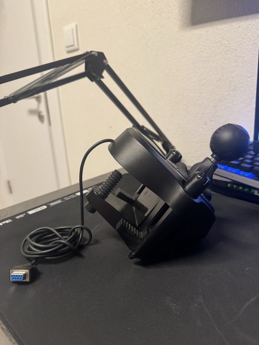 Volan Logitech G29 + schimbator , calitate top , bine intretinut