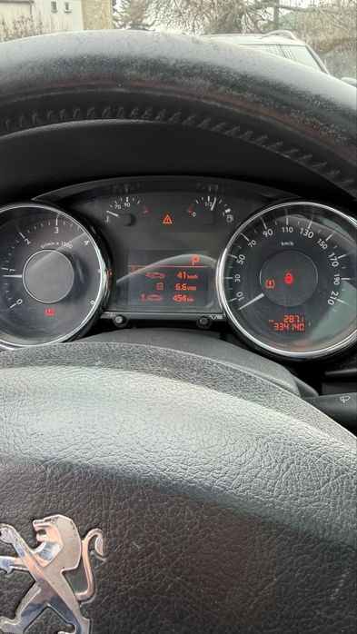 Продавам пежо 3008