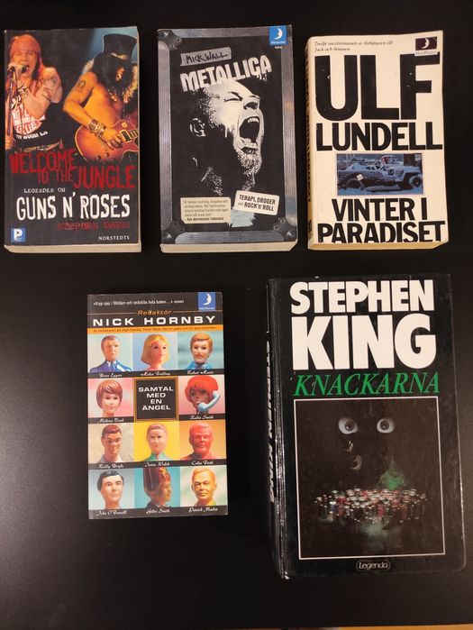 Лот книги на шведски език