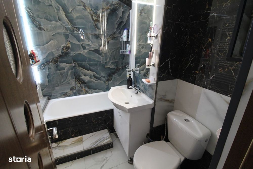 Vând apartament 2 camere în Hunedoara,  Micro1-Hotel Rusca, 51mp...