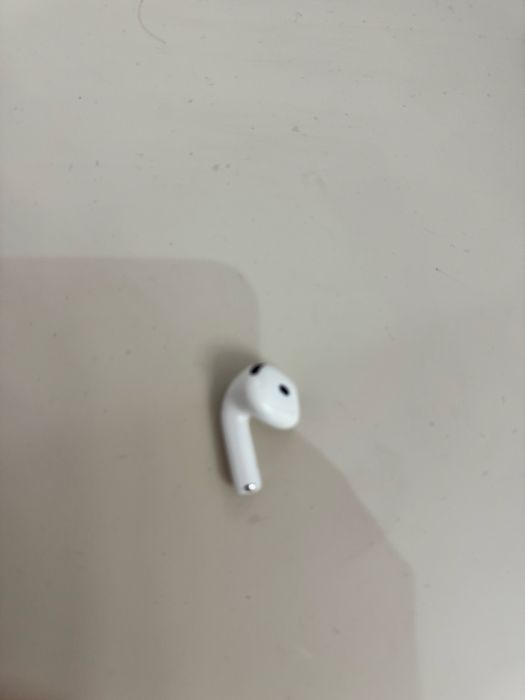 Левый наушник Airpods 4