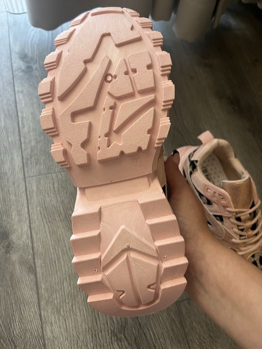 Чисто нови обувки