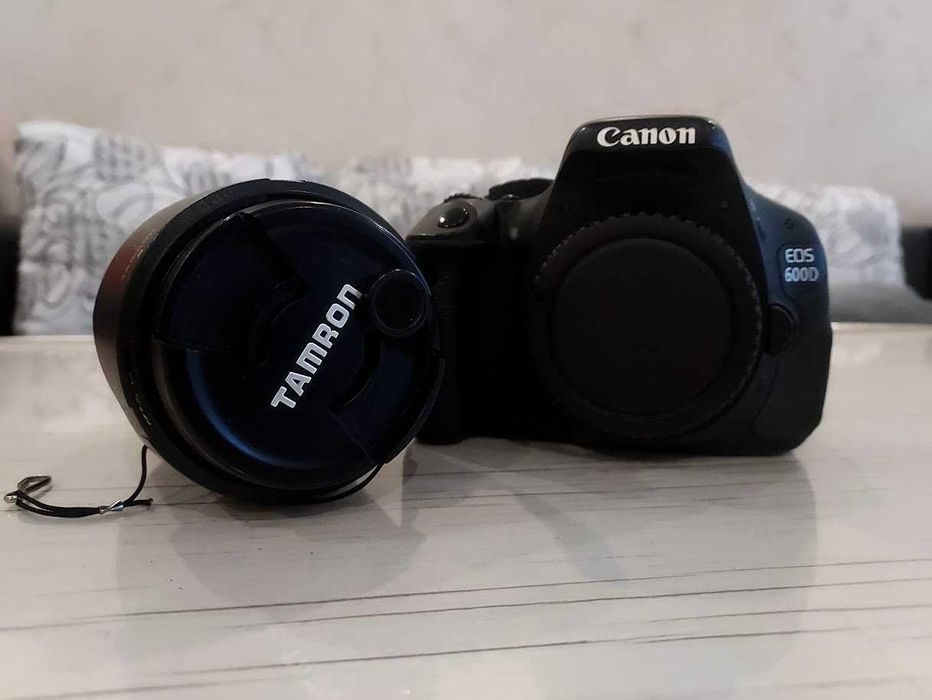 Canon фотоапарат 650D с обектив Tamron 18-200