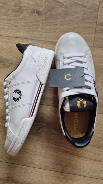 Продавам 2бр чисто нови кецове Fred Perry