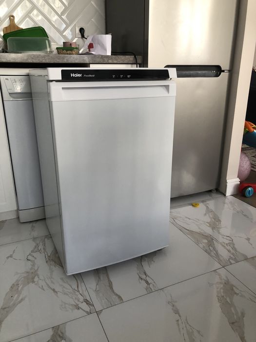 Морозильная камера  Haier HF 82WAA 82 л