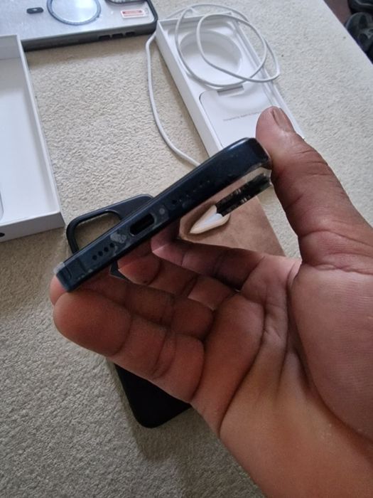 Iphone 15 pro max. Condition 10/10 Rom 256GB Factory unlocked  Bettery health 88 Tempered Glass on screen back and came