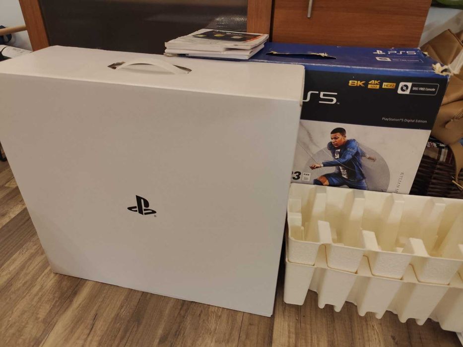 PS5 Digital Като Нова, много запазена