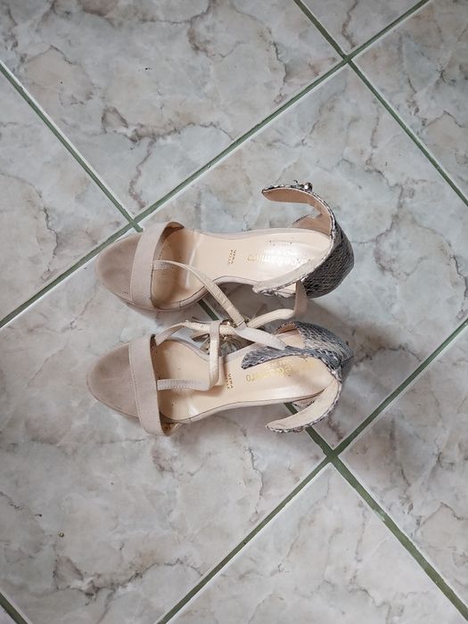 Sandale cu toc înalt marimea 37