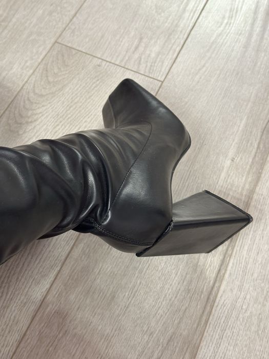 Cizme lungi cu toc inalt