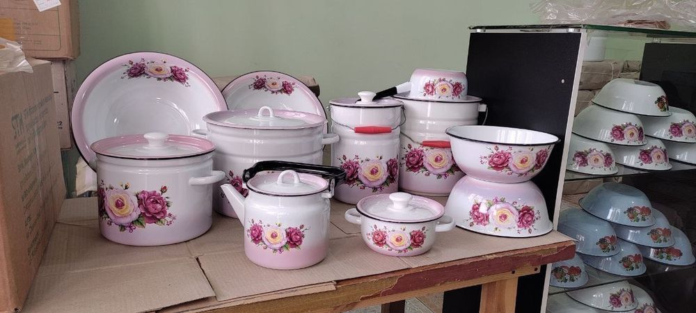 Emal idishlar to'plami