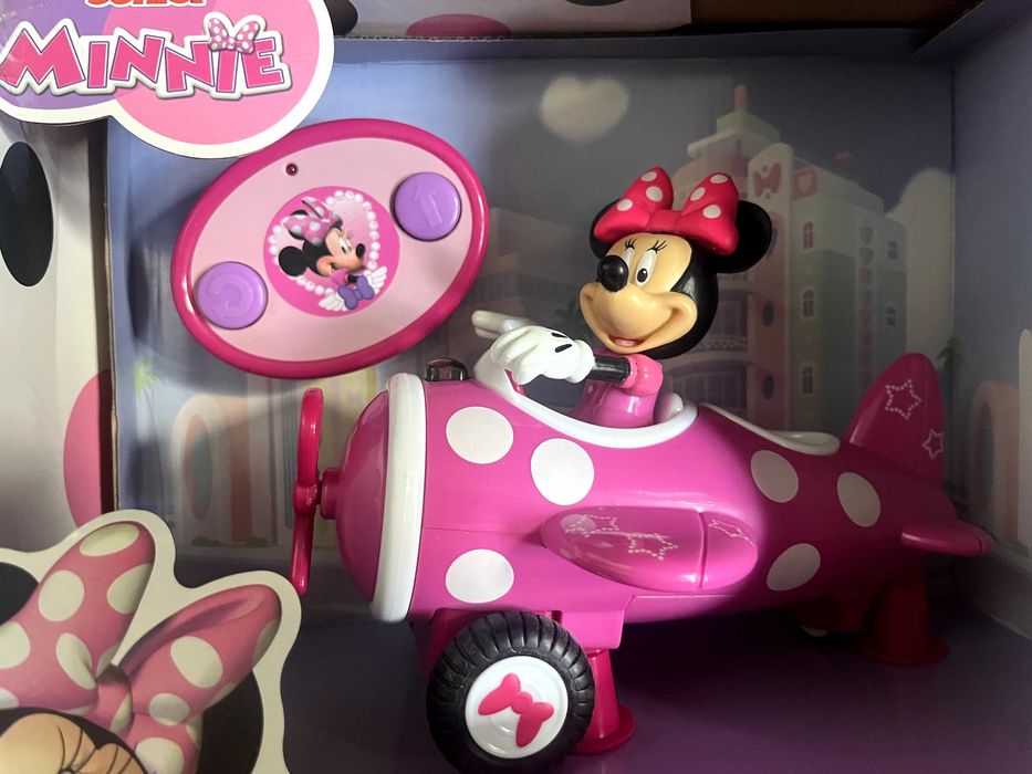 Детски играчки и макет на хеликоптер от Ревел