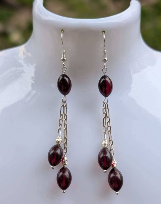 Vechi cercei lungi argint 925, cu picaturi de chihlimbar presat de culoare rosu cherry, stil maslina