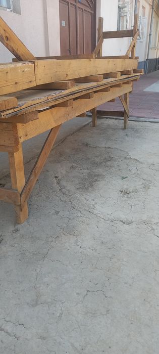 Taxtali stol sotiladi