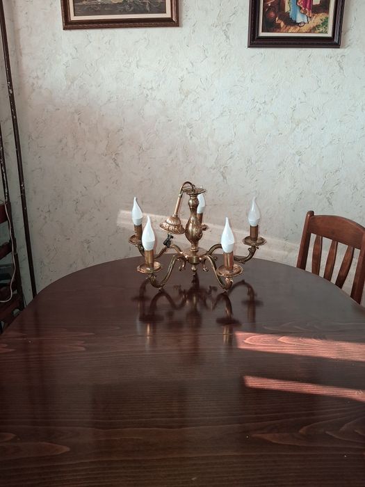 Бароков масивен месингов полилей за ценители.