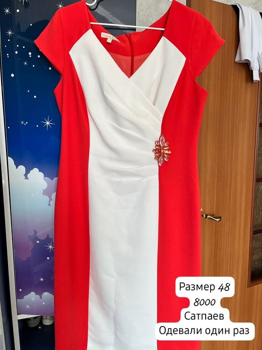 Продам костюмы и платья