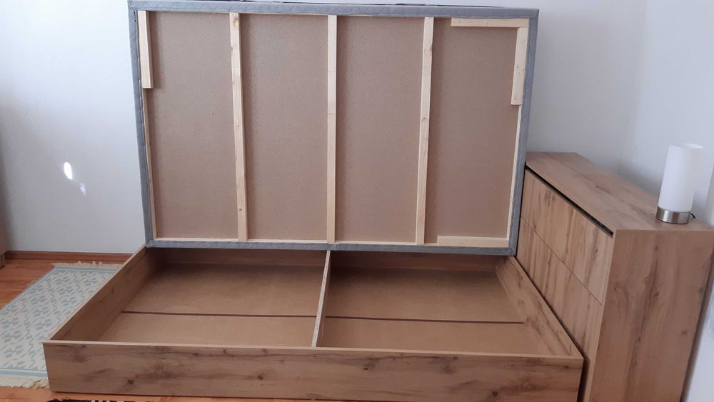 Легло с матрак и ракла