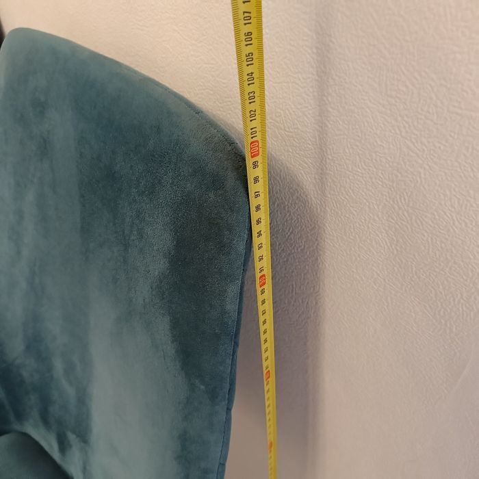 Продам комплект из 6 обеденных стульев.