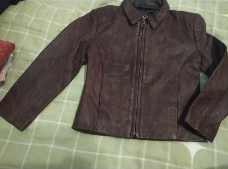 Продаются курточка и безрукавка.