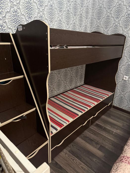кровать двухьярусная. За 20000