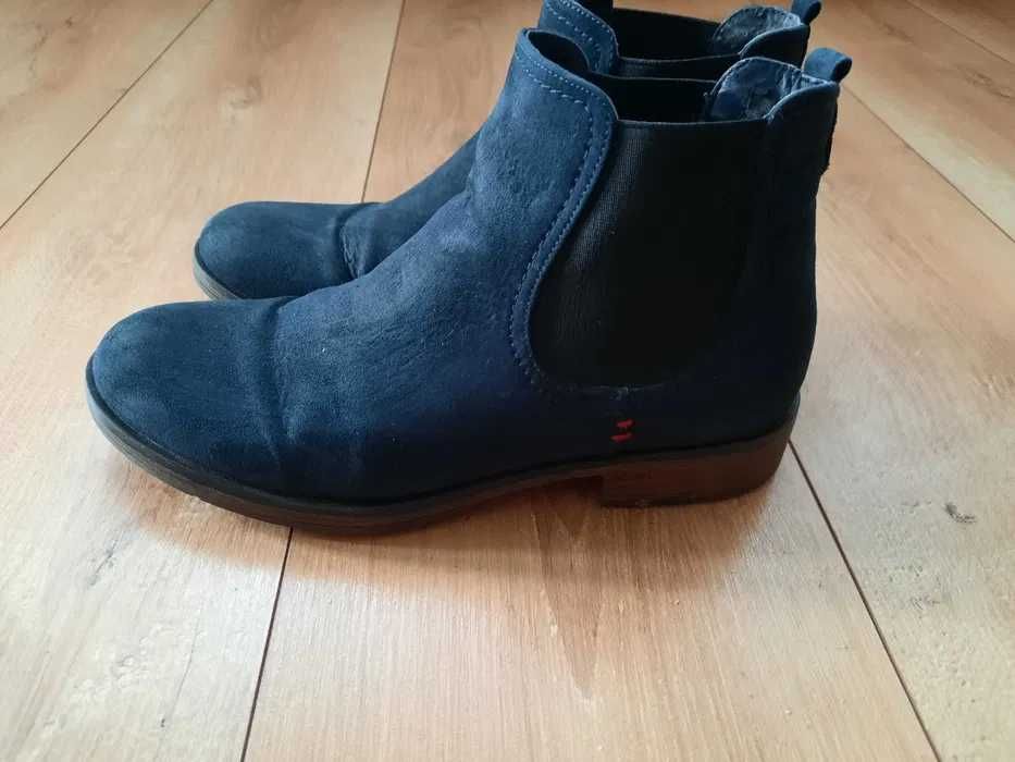 Vand 5 perechi botine