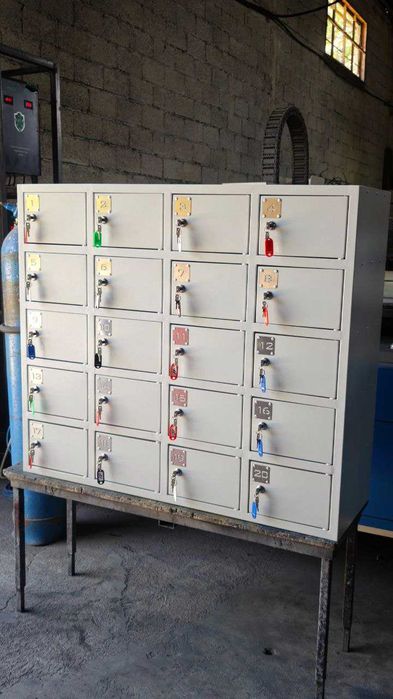 Шкаф для хранения мобильных телефонов на 20 ячеек