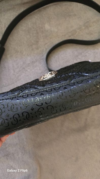 Черна чанта Guess