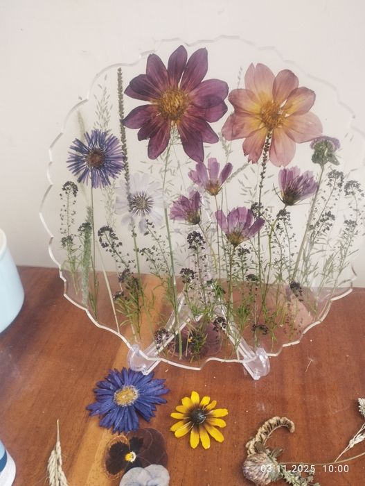 Панно картина из эпоксидной смолы с сухоцветами