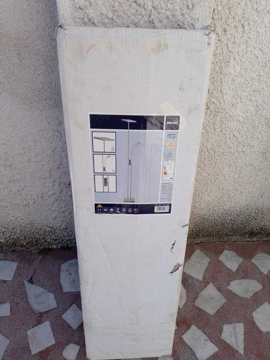 Vând lampa de podea cu lampa de lectură LED