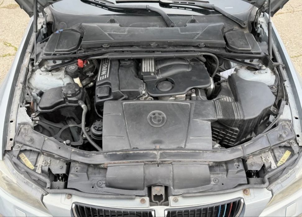 BMW E90 2.0i НА ЧАСТИ – БМВ Е90 бензин мотор N46 ръчка сиво